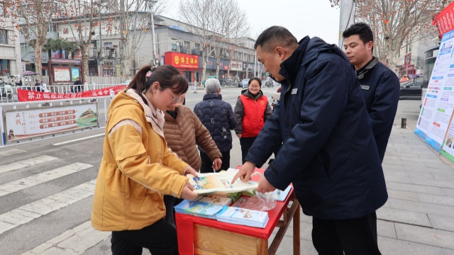 國網(wǎng)泌陽縣供電公司:開展優(yōu)化營商環(huán)境集中宣傳活動