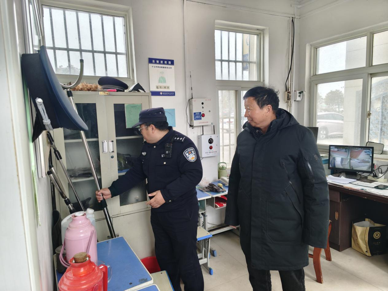 示范區(qū)公安分局護(hù)航春季開(kāi)學(xué)