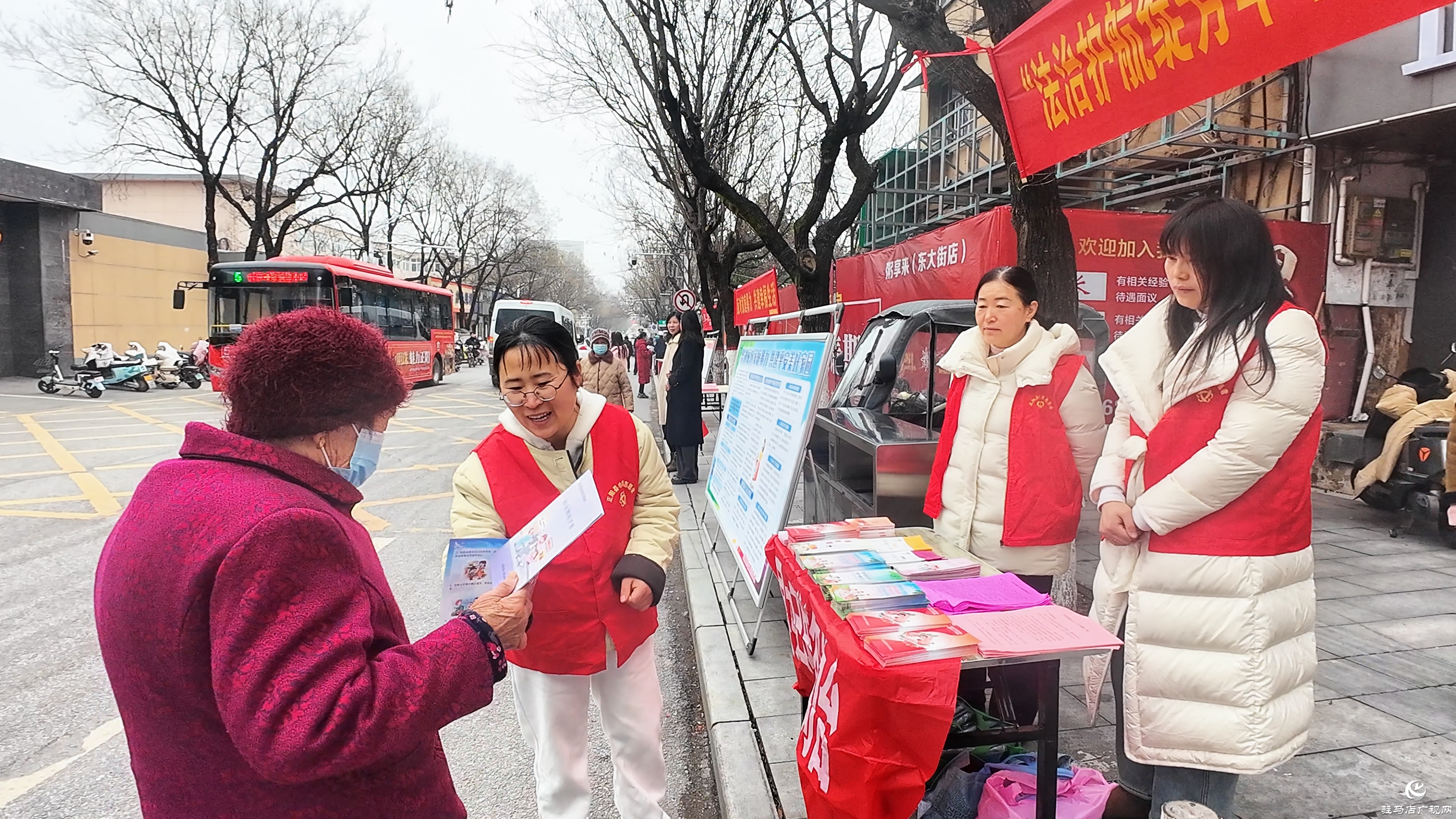 正陽縣開展“三八”婦女維權(quán)周普法宣傳活動