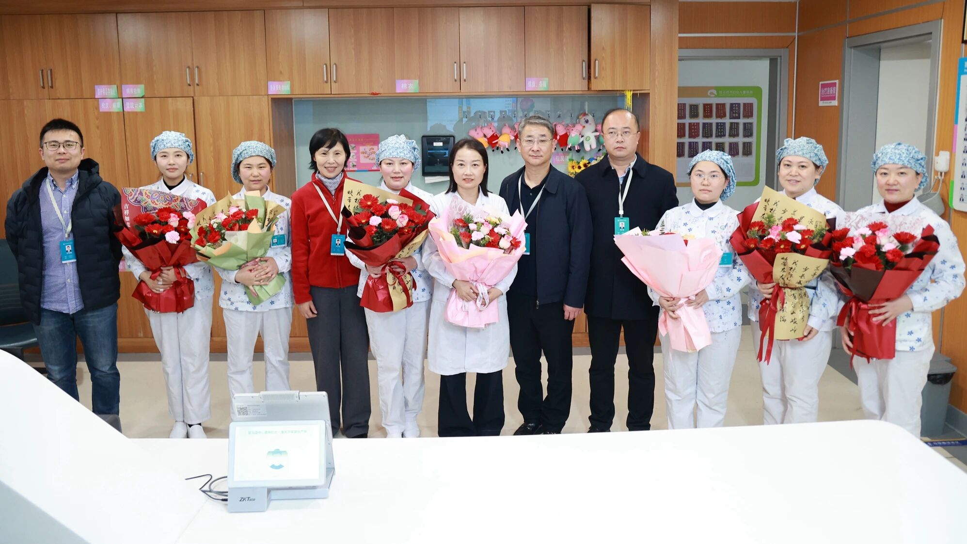 駐馬店市中心醫(yī)院開展&ldquo;三八&rdquo;國際婦女節(jié)走訪慰問一線女職工活動