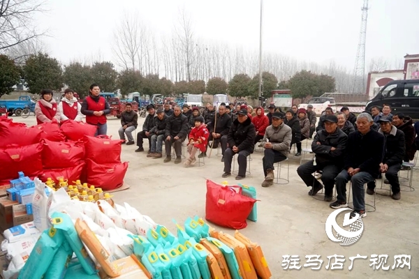 鄭州市愛(ài)心粥鋪雷鋒團(tuán)隊(duì)赴平輿縣萬(wàn)冢鎮(zhèn)萬(wàn)寨村開(kāi)展志愿服務(wù)活動(dòng)