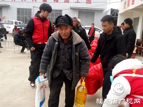 鄭州市愛(ài)心粥鋪雷鋒團(tuán)隊(duì)赴平輿縣萬(wàn)冢鎮(zhèn)萬(wàn)寨村開(kāi)展志愿服務(wù)活動(dòng)