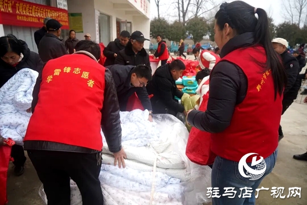 鄭州市愛(ài)心粥鋪雷鋒團(tuán)隊(duì)赴平輿縣萬(wàn)冢鎮(zhèn)萬(wàn)寨村開(kāi)展志愿服務(wù)活動(dòng)