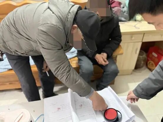 平輿縣：鄰里采光引糾紛   綜治司法來(lái)平息