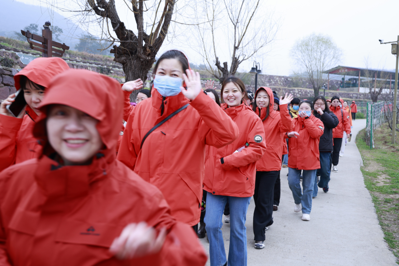 駐馬店市中醫(yī)院舉辦“三八”婦女節(jié)登山活動
