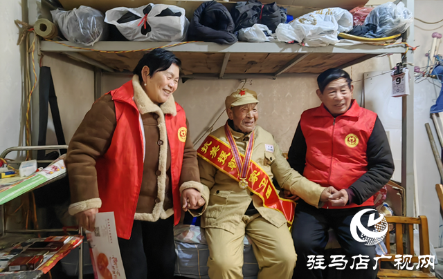 三月春風(fēng)暖天中 駐馬店好人群體送愛到福利院