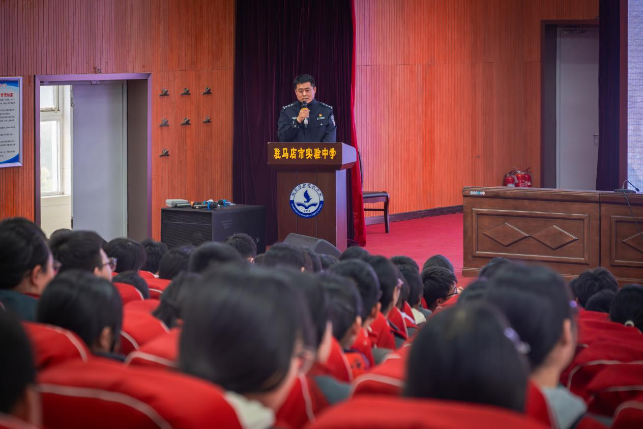 駐馬店市公安局經開區(qū)分局開展法治宣傳進校園活動