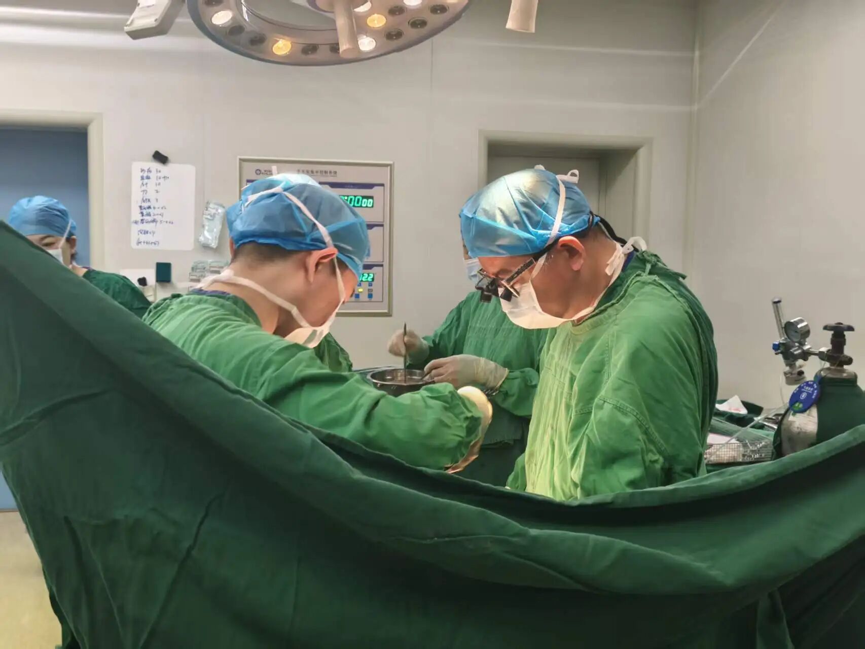 重獲&ldquo;心&rdquo;生&mdash;&mdash;駐馬店市中醫(yī)院心胸大血管外科成功實(shí)施正中開胸體外循環(huán)下主動(dòng)脈瓣置換術(shù)