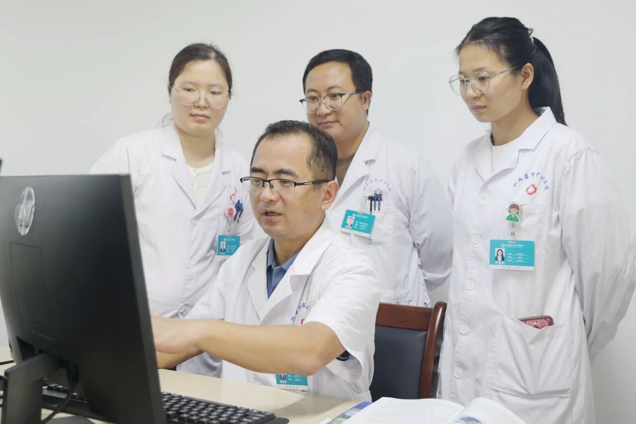 29載&ldquo;隱形戰(zhàn)場&rdquo;的堅守&mdash;&mdash;記駐馬店市中心醫(yī)院感染性疾病科主任蔡峻嶺