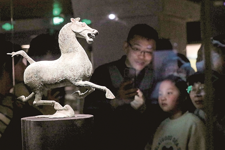 博物館里“探”馬