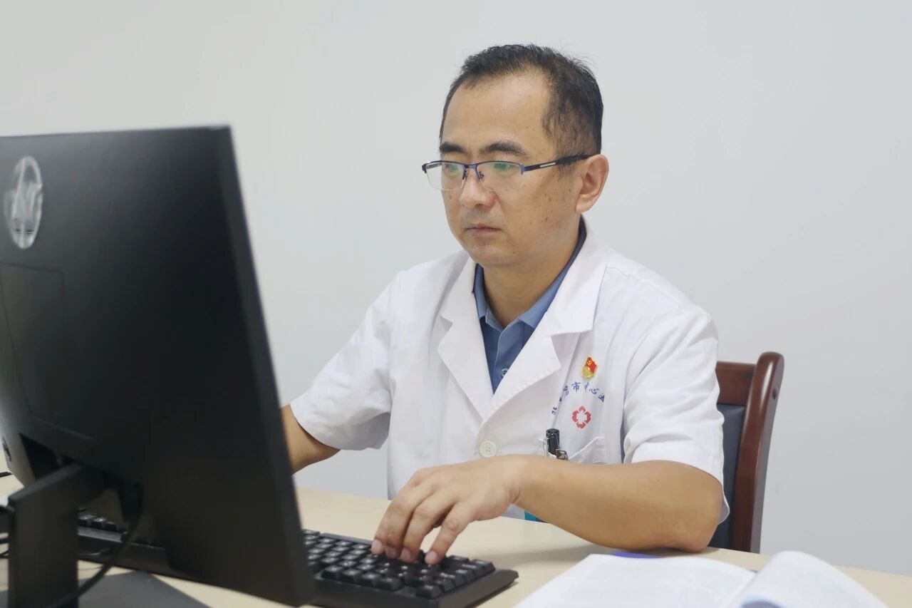 29載&ldquo;隱形戰(zhàn)場&rdquo;的堅守&mdash;&mdash;記駐馬店市中心醫(yī)院感染性疾病科主任蔡峻嶺