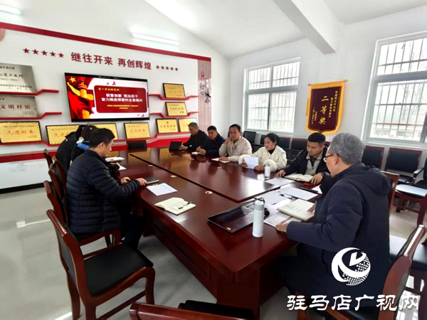 省人民檢察院派駐玉皇廟鄉(xiāng)鄭營村第一書記為新當選的村“兩委”成員講授主題黨課