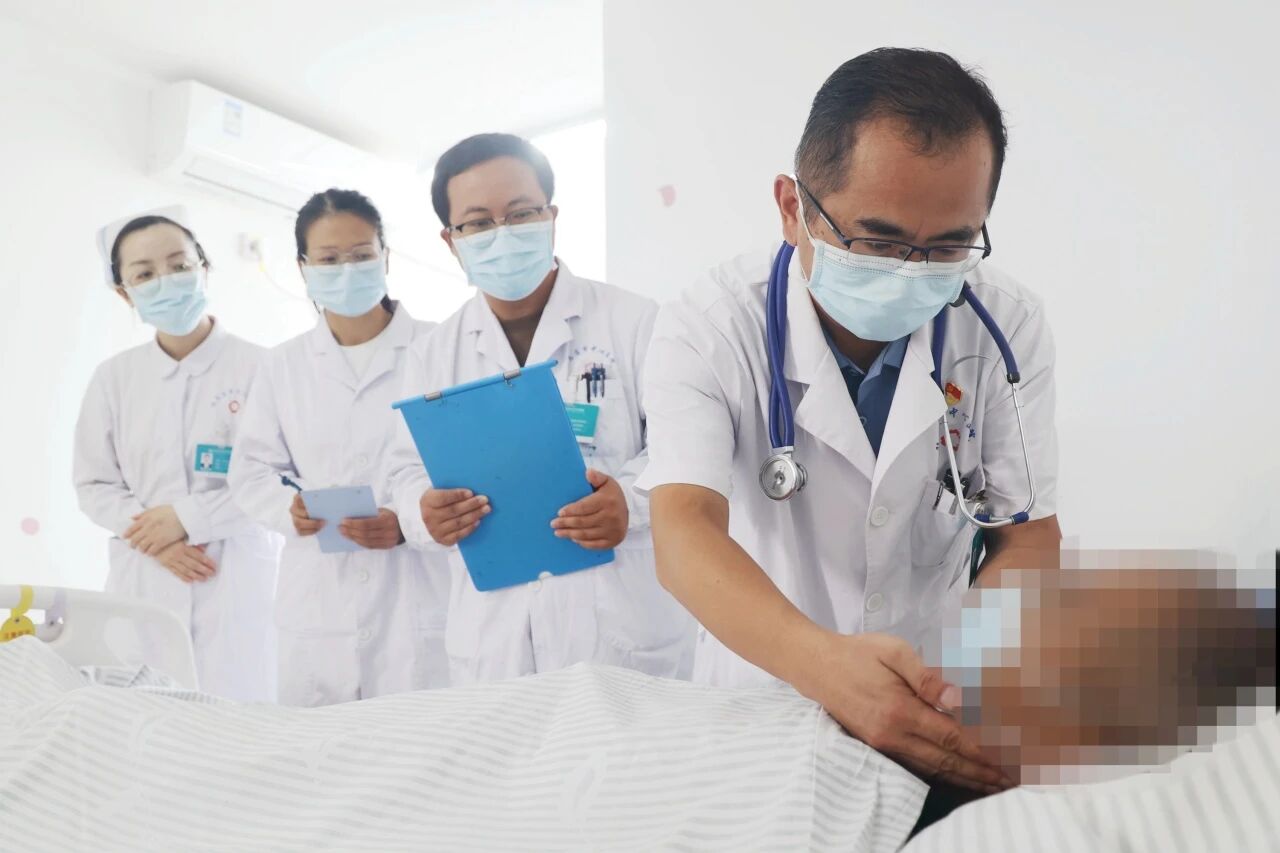 29載&ldquo;隱形戰(zhàn)場&rdquo;的堅守&mdash;&mdash;記駐馬店市中心醫(yī)院感染性疾病科主任蔡峻嶺