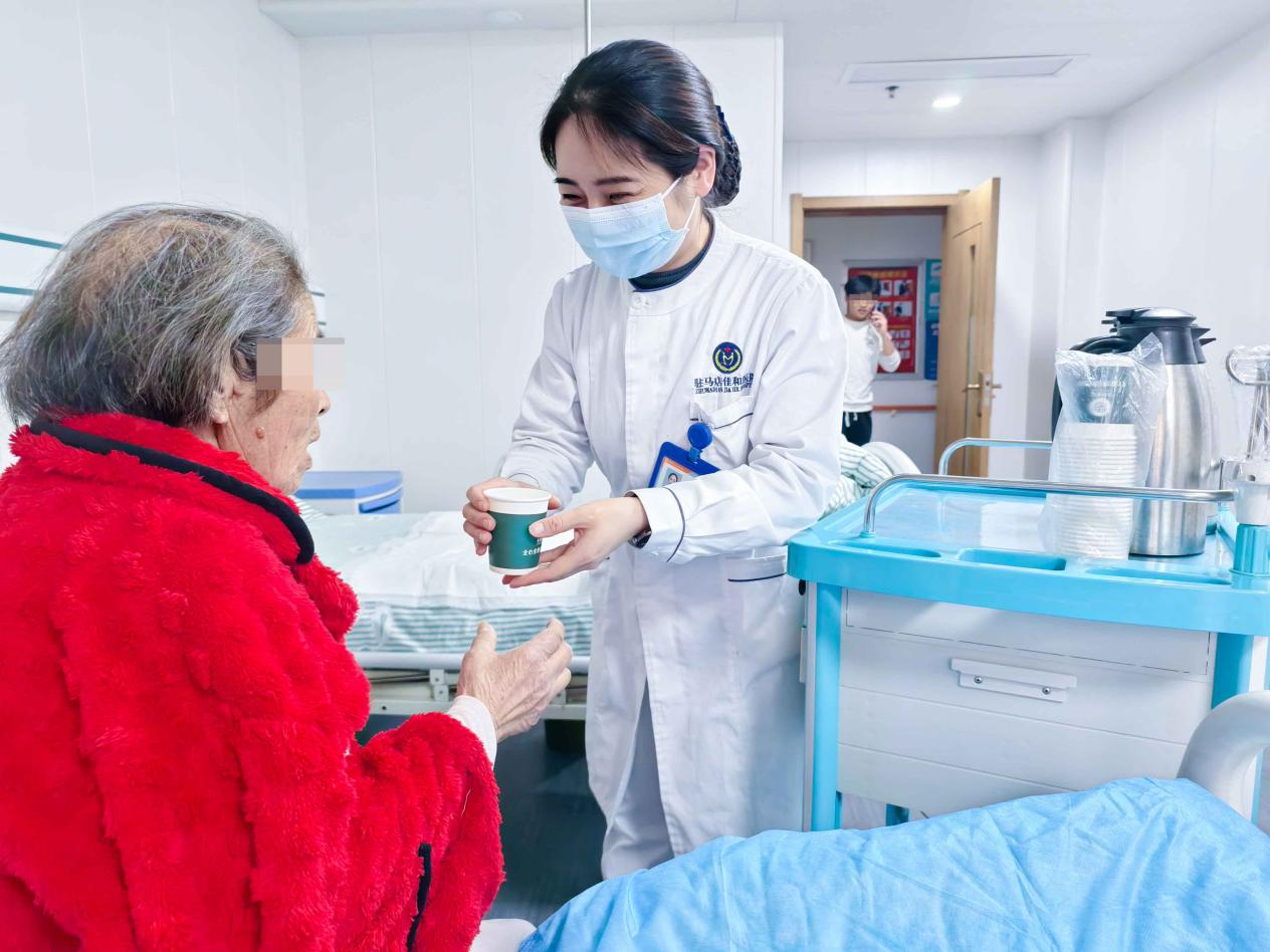 駐馬店佳和醫(yī)院：一杯40℃溫水的清晨約定，把暖心服務做到患者心坎上