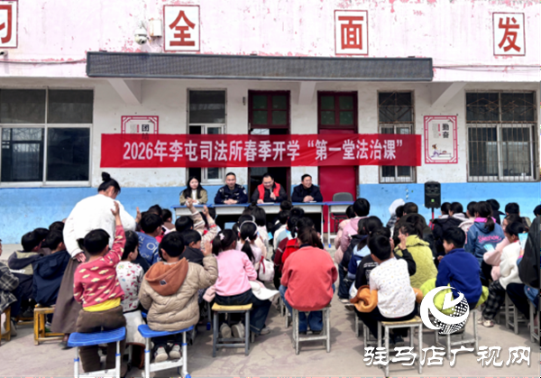 開學普法筑防線 警司護航伴童行&mdash;&mdash;李屯鎮(zhèn)開展校園法治第一課
