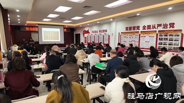 駐馬店市總工會(huì)職工夜校書(shū)法美妝手風(fēng)琴班開(kāi)班