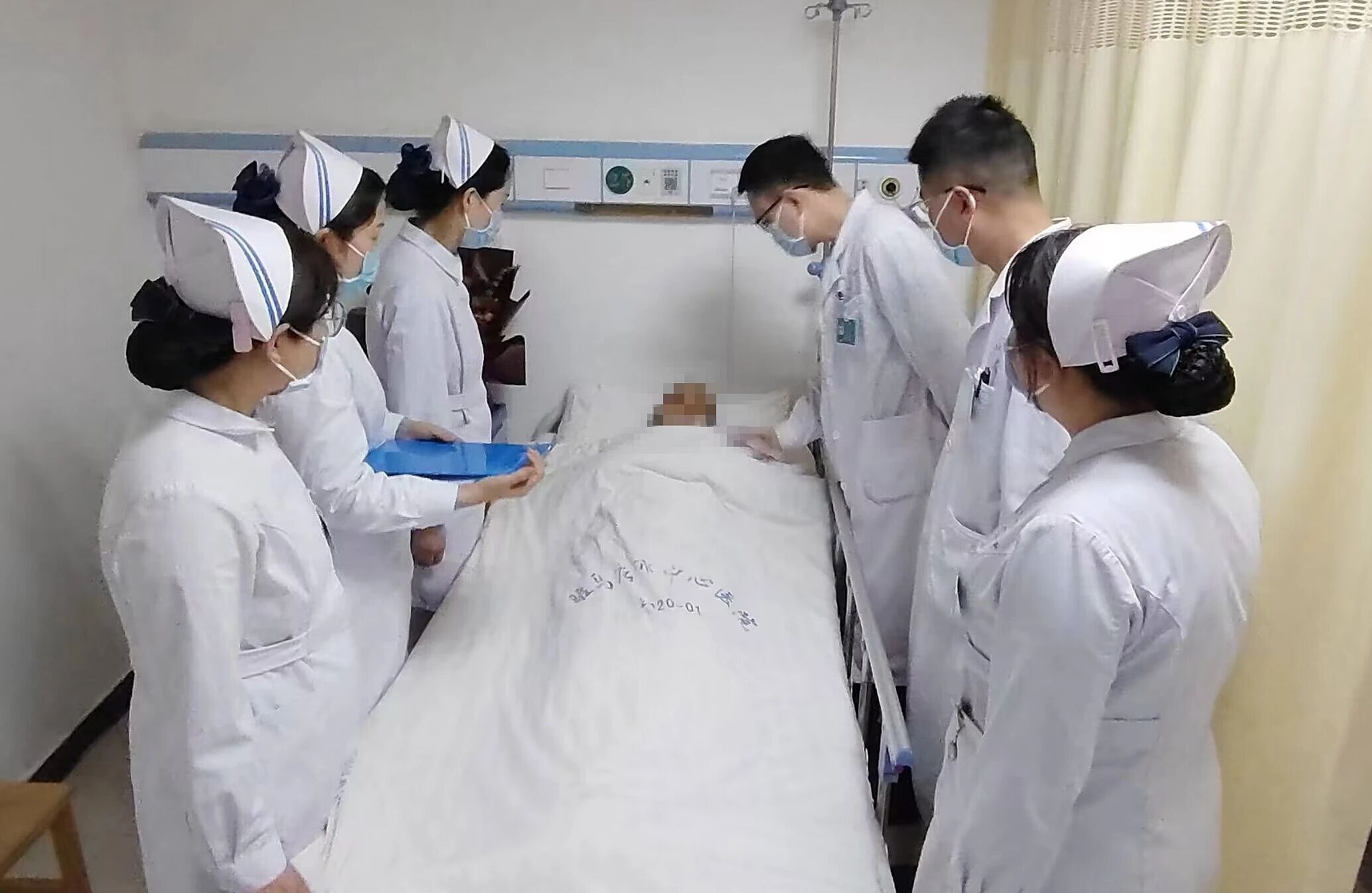 體內(nèi)“潛伏”10天！22歲女孩腹痛如刀割，元兇竟是一根棉簽